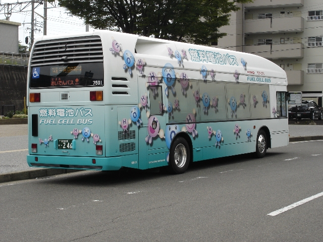 Ƃ悽łoX  FCHV-BUS 摜