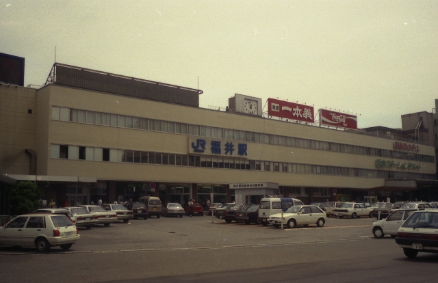 k{ w 摜